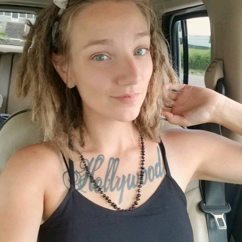 Meet your Posher, Latasia